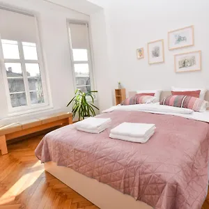 Sunny Corner Apartment
